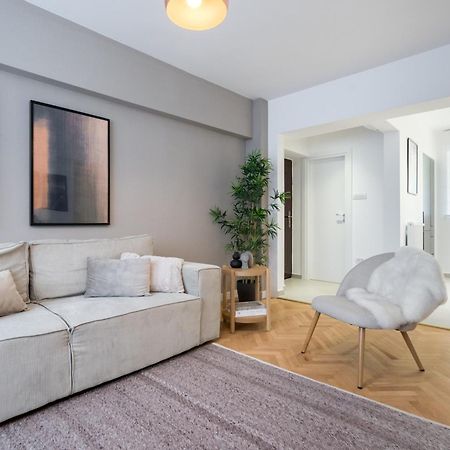 Majestic Downtown Apartment Bucarest Esterno foto